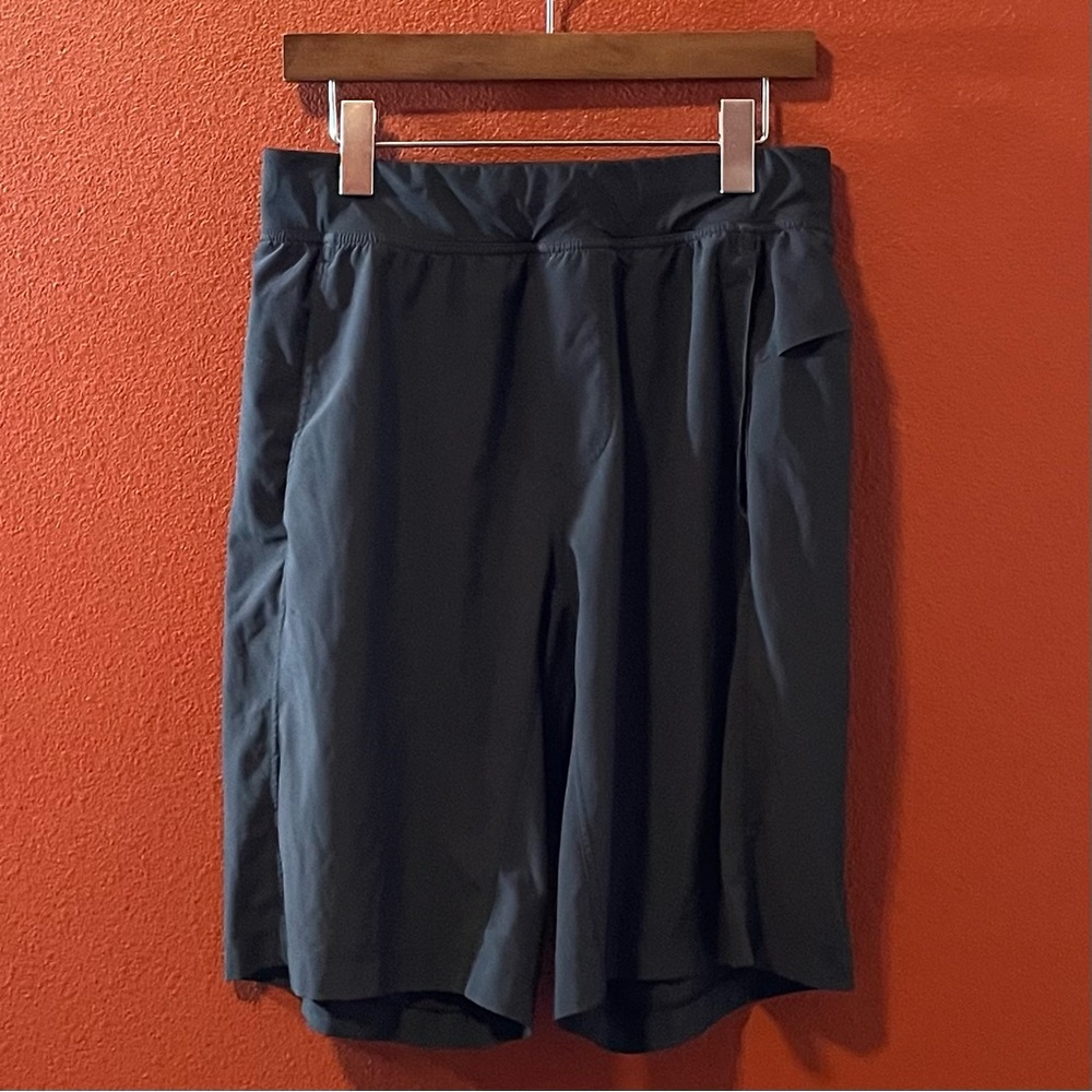 Lululemon Athletica Men’s 10” Athletic Drawstring Lightweight Black Shorts‎